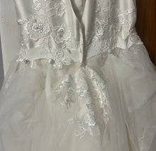 Load image into Gallery viewer, David&#39;s Bridal &#39;WG3877&#39; wedding dress size-04 PREOWNED
