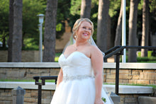 Load image into Gallery viewer, Mori Lee &#39; 5276&#39; size 18 used wedding dress front view on bride
