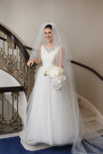 Load image into Gallery viewer, Amsale  &#39;Aspen&#39; - Amsale - Nearly Newlywed Bridal Boutique - 3
