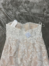 Load image into Gallery viewer, David&#39;s Bridal &#39;13030416&#39; wedding dress size-22 NEW
