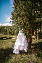 Load image into Gallery viewer, Hayley Paige &#39;Andi&#39; wedding dress size-02 PREOWNED
