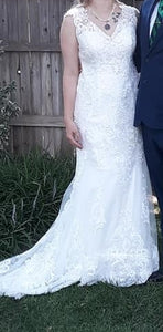 Leonia Lee 'Fit & Flare 17051' wedding dress size-10 PREOWNED