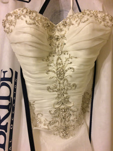 Justin Alexander '8486' size 8 new wedding dress front view close up