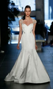 Rivini 'Avina' size 0 used wedding dress front view o model