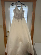 Load image into Gallery viewer, Allure Bridals &#39;10/897962&#39; wedding dress size-16 PREOWNED
