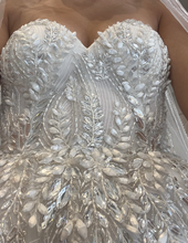 Load image into Gallery viewer, Zuhair Murad &#39;Fall 2021 Bridal Collection&#39; wedding dress size-04 NEW
