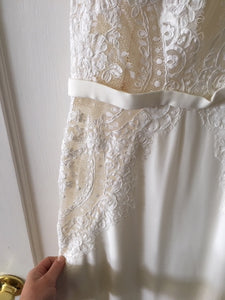 Watters 'Willowby Lief 59420' size 6 used wedding dress front view close up