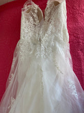 Load image into Gallery viewer, Stella York &#39;7631&#39; wedding dress size-18 NEW
