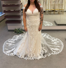 Load image into Gallery viewer, Essense of Australia &#39;D3114&#39; wedding dress size-16 NEW
