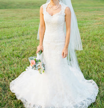 Load image into Gallery viewer, JUSTIN ALEXANDER &#39;Vintage Lace Fit and Flare&#39; wedding dress size-04 PREOWNED
