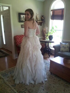 Monique Lhuillier 'Winter 2011' wedding dress size-02 PREOWNED