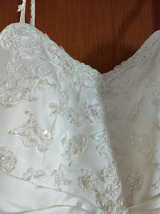 Alfred Angelo 'A Line Sweetheart' size 12 used wedding dress view of material