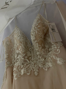David's Bridal 'Sheer beaded organza ' wedding dress size-12 NEW