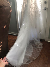 Load image into Gallery viewer, Mori Lee &#39;5402&#39; wedding dress size-08 PREOWNED
