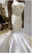 Load image into Gallery viewer, Allure Bridals &#39;Carmen, 56818&#39; wedding dress size-08 NEW
