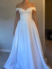 Load image into Gallery viewer, David&#39;s Bridal &#39;off shoulder satin gown wedding dress&#39; wedding dress size-08 NEW

