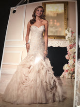Load image into Gallery viewer, Stella York &#39;Mermaid Fit And Flare&#39; size 14 new wedding dress front view on model
