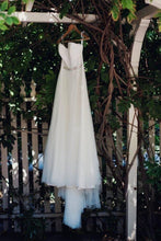 Load image into Gallery viewer, Watters &#39;Wtoo&#39; wedding dress size-02 PREOWNED
