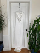 Load image into Gallery viewer, Paloma Blanca &#39;#4894&#39; wedding dress size-06 NEW
