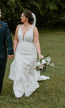 Load image into Gallery viewer, Martina Liana &#39;1078&#39; wedding dress size-16 PREOWNED
