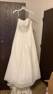 David's Bridal 'Na' wedding dress size-16W NEW