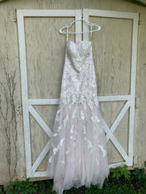 Load image into Gallery viewer, Essence Of Australia &#39;Moscato 6257&#39; size 6 used wedding dress front view on hanger
