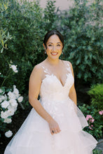 Load image into Gallery viewer, Watters &#39;WTOO Montgomery &#39; wedding dress size-08 PREOWNED
