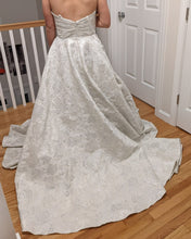 Load image into Gallery viewer, unknown &#39;The secret dress&#39; wedding dress size-06 NEW
