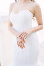 Load image into Gallery viewer, Amsale &#39;Carson&#39; size 0 used wedding dress front view close up on bride

