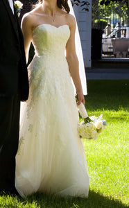 Pronovias 'Alcanar' size 2 used wedding dress side view on bride