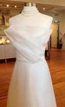 Load image into Gallery viewer, Angel Sanchez &#39;N10020&#39; - Angel Sanchez - Nearly Newlywed Bridal Boutique - 3
