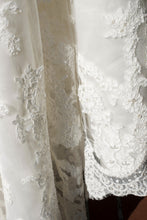 Load image into Gallery viewer, Casablanca &#39;2072&#39; - Casablanca - Nearly Newlywed Bridal Boutique - 6
