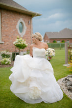 Load image into Gallery viewer, Vera Wang &#39;Katherine&#39; size 8 used wedding dress front view on bride
