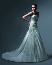 Load image into Gallery viewer, Enzoani &#39;Adana&#39; - Enzoani - Nearly Newlywed Bridal Boutique - 1

