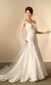 Alfred Angelo '2438' size 4 used wedding dress side view on model