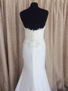 Pronovias 'Alicia' size 8 sample wedding dress back view on mannequin