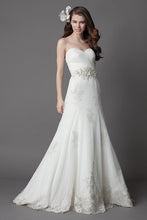 Load image into Gallery viewer, Wtoo &#39;Ariane&#39; size 4 new wedding dress front view on model

