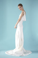 Load image into Gallery viewer, Love, Yu &#39;Aster&#39; - Love, Yu - Nearly Newlywed Bridal Boutique - 3
