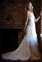 Load image into Gallery viewer, Augusta Jones &#39;Bell&#39; size 12 used wedding dress side view on model
