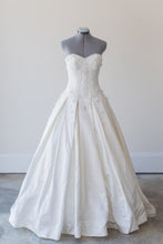 Load image into Gallery viewer, Dennis Basso &#39;For Kleinfeld&#39; - Dennis Basso - Nearly Newlywed Bridal Boutique - 3

