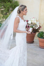 Load image into Gallery viewer, Oleg Cassini &#39;747&#39; size 6 used wedding dress side view on bride
