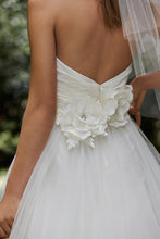 Load image into Gallery viewer, Watters &#39;Selena&#39; size 4 used wedding dress back view on model

