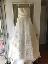 Load image into Gallery viewer, Casablanca &#39;1971&#39; size 2 new wedding dress front view on hanger
