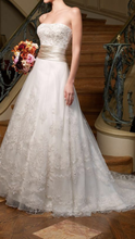 Load image into Gallery viewer, Casablanca &#39;1971&#39; size 2 new wedding dress front view on model
