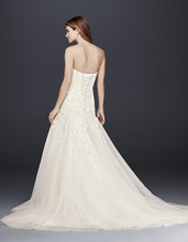 Load image into Gallery viewer, David&#39;s Bridal &#39;Strapless Tulle&#39; size 10 new wedding dress  back view on model
