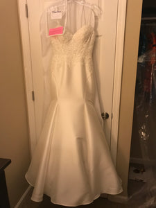Essence of Australia 'Gorgeous' size 6 used wedding dress back view on hanger