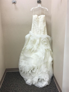 Vera Wang White 'Organza' size 10 new wedding dress back view on hanger