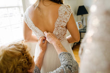 Load image into Gallery viewer, Daalarna &#39;FLW953B&#39; size 6 used wedding dress back view on bride
