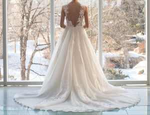 Alyne 'Berni' size 4 used wedding dress back view on bride