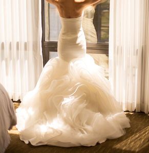 Pronovias 'Orce' size 0 used wedding dress back view on bride